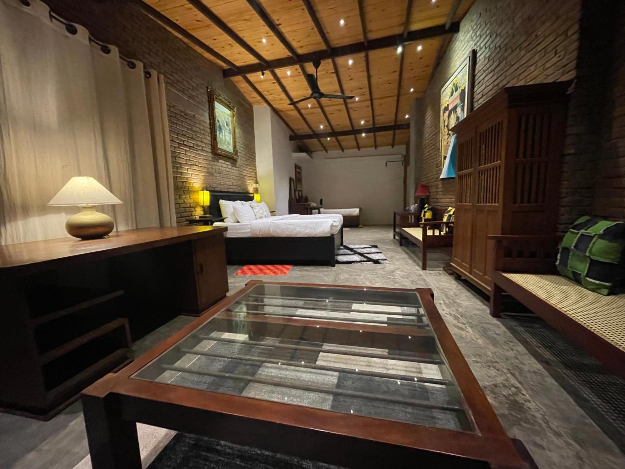 Aayu Hanthana Boutique Hotel キャンディー エクステリア 写真