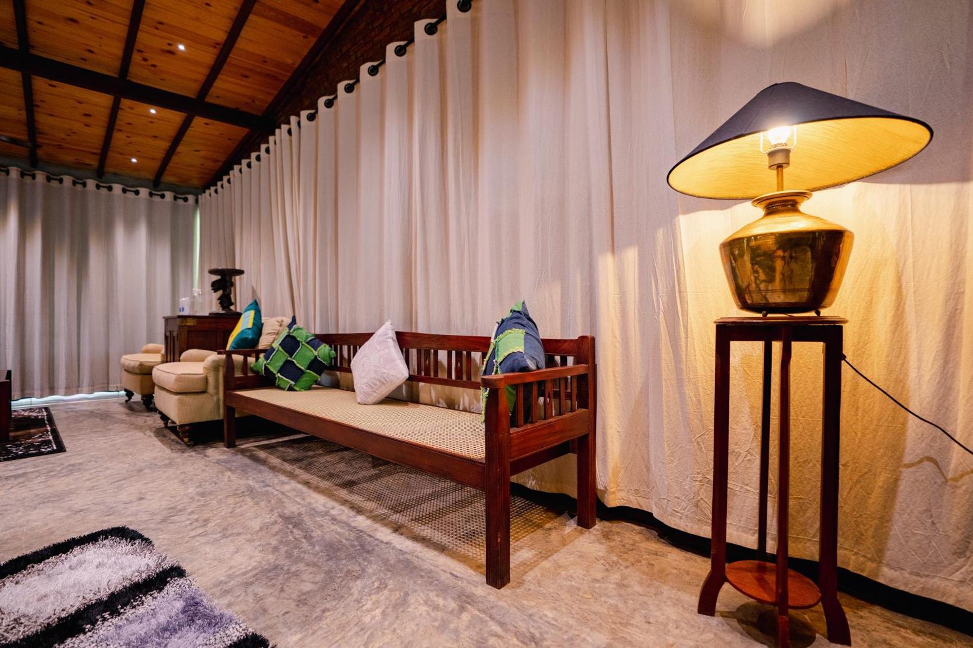 Aayu Hanthana Boutique Hotel キャンディー エクステリア 写真