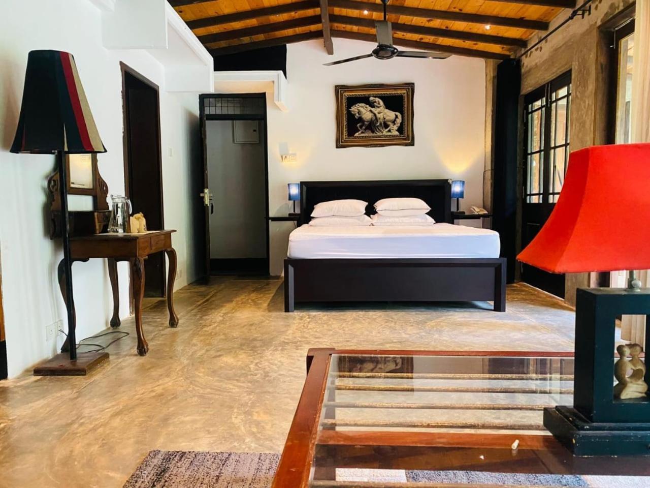 Aayu Hanthana Boutique Hotel キャンディー エクステリア 写真