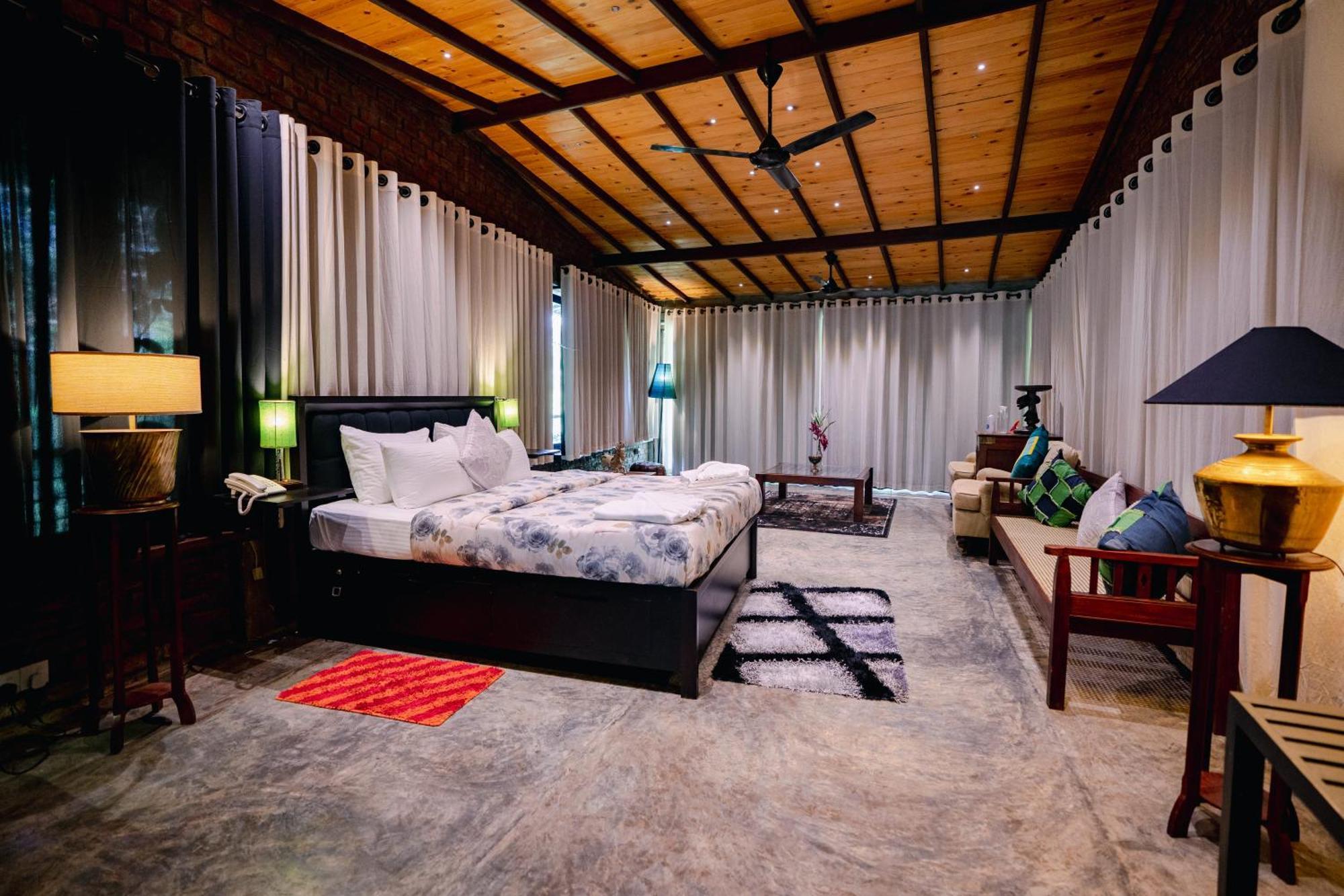 Aayu Hanthana Boutique Hotel キャンディー エクステリア 写真
